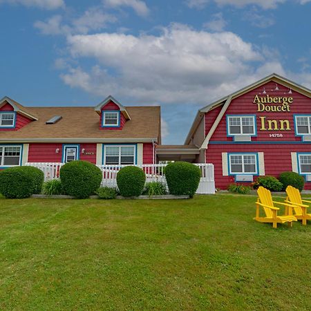 Auberge Doucet Inn Chéticamp Екстериор снимка