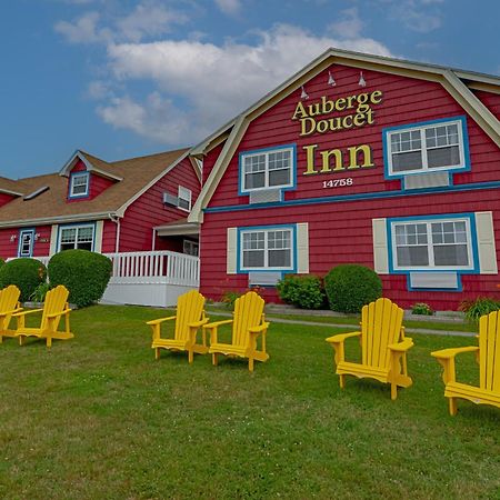 Auberge Doucet Inn Chéticamp Екстериор снимка