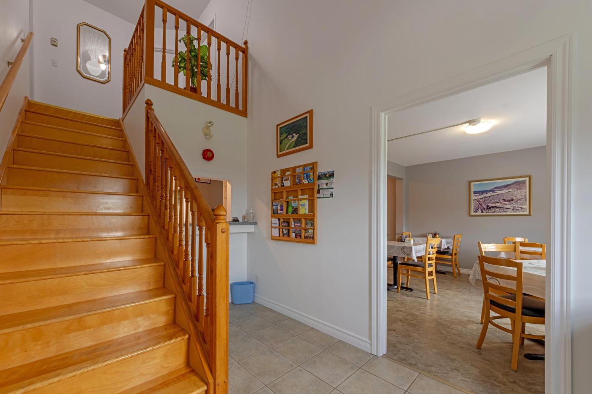 Auberge Doucet Inn Chéticamp Екстериор снимка