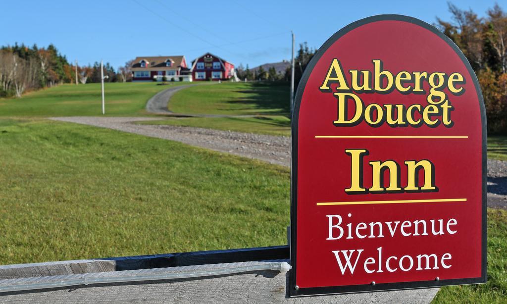 Auberge Doucet Inn Chéticamp Екстериор снимка