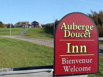 Auberge Doucet Inn Chéticamp Екстериор снимка