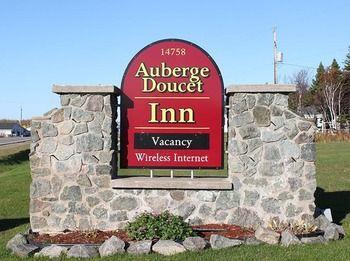Auberge Doucet Inn Chéticamp Екстериор снимка